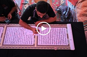 مشاركة أكثر من 5 آلاف زائر في كتابة مصحف الأربعين في العراق + فيديو