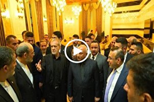 شاهد...الرئيس الإيراني يزور مرقد الإمام الحسين (ع) في كربلاء