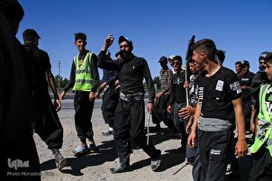 تقرير مصور | مشياً على الأقدام نحو مرقد الإمام الرضا (ع) في ذكرى شهادته