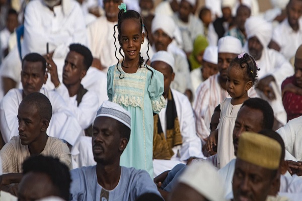 Muslime weltweit versammeln sich zum Festgebet + Bilder