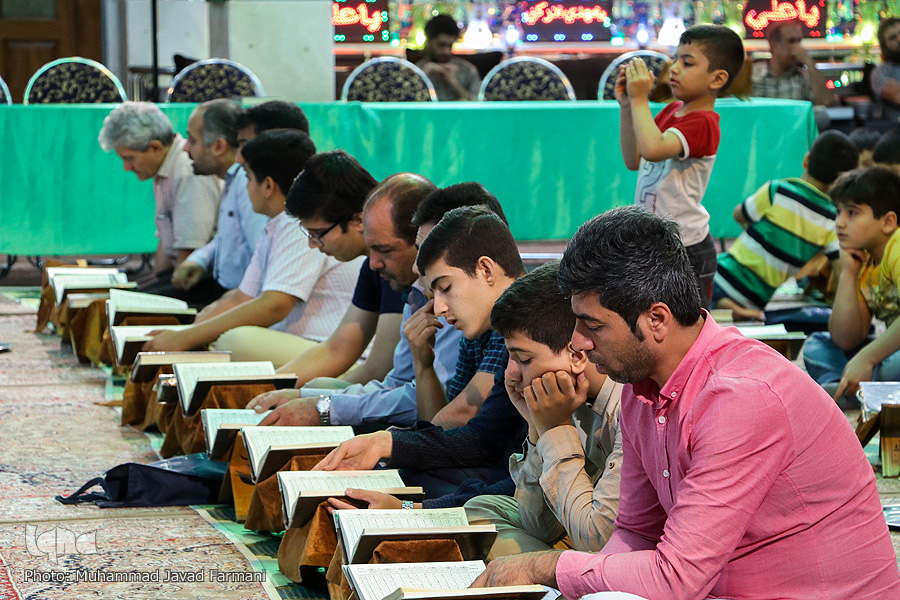 تجلیل از دانش‌آموزان برگزیده جشنواره قرآنی فجر در اهواز