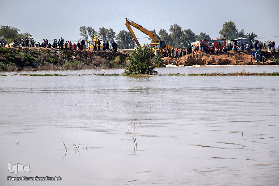 مسدود شدن بلوارهای ساحلی اهواز در ورودی پلها / سیلابهای سنگین در راه خوزستان مسدود شدن بلوارهای ساحلی اهواز در ورودی پلها / سیلابهای سنگین در راه خوزستان