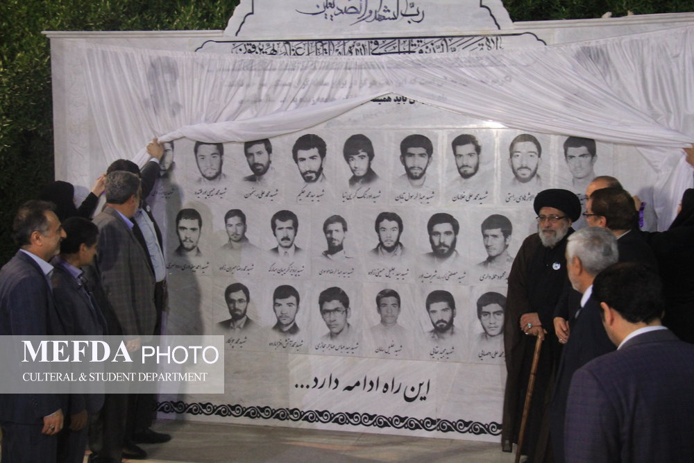 سنگنگاره تصاویر شهدای دانشجوی علومپزشکی اهواز رونمایی شد سنگنگاره تصاویر شهدای دانشجوی علومپزشکی اهواز رونمایی شد