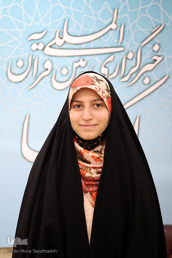 مریم سبزهزاری این دانشآموز قرآنی استان خوزستان در هفتمین دوره مسابقات بین المللی قرآن کریم دانشآموزان جهان اسلام، در تیم جمهوری اسلامی ایران حضور خواهد داشت. مریم سبزهزاری این دانشآموز قرآنی استان خوزستان در هفتمین دوره مسابقات بین المللی قرآن کریم دانشآموزان جهان اسلام، در تیم جمهوری اسلامی ایران حضور خواهد داشت.