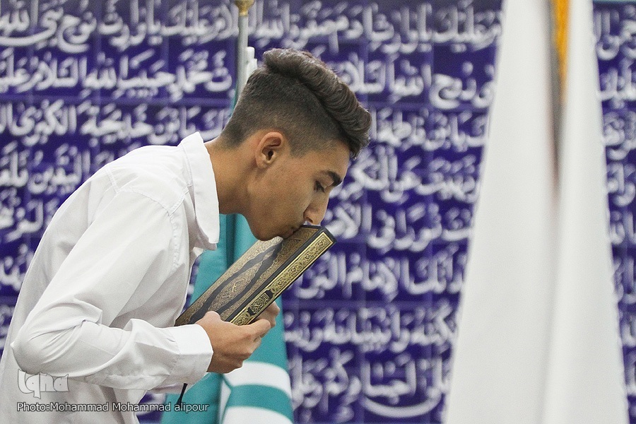 رقابت دانشآموزان پسر در مسابقات قرآن خوزستان رقابت دانشآموزان پسر در مسابقات قرآن خوزستان