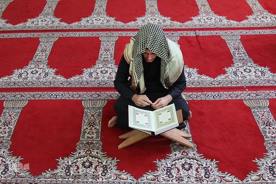 راه و روزنهها را با تو میجویم راه و روزنهها را با تو میجویم