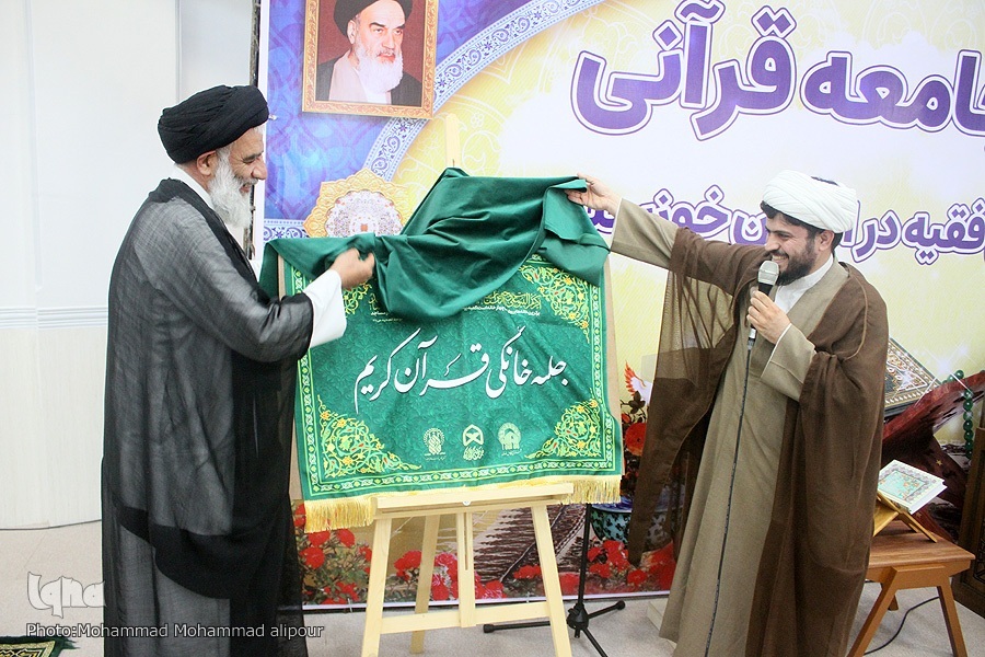 رونمایی از پرچم متبرک جلسات خانگی