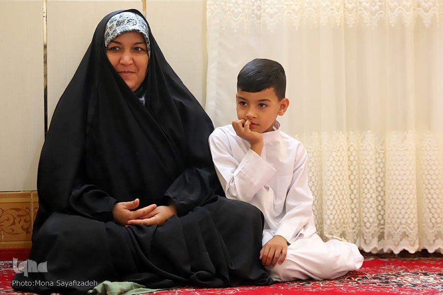 محمدمهدی و مادر