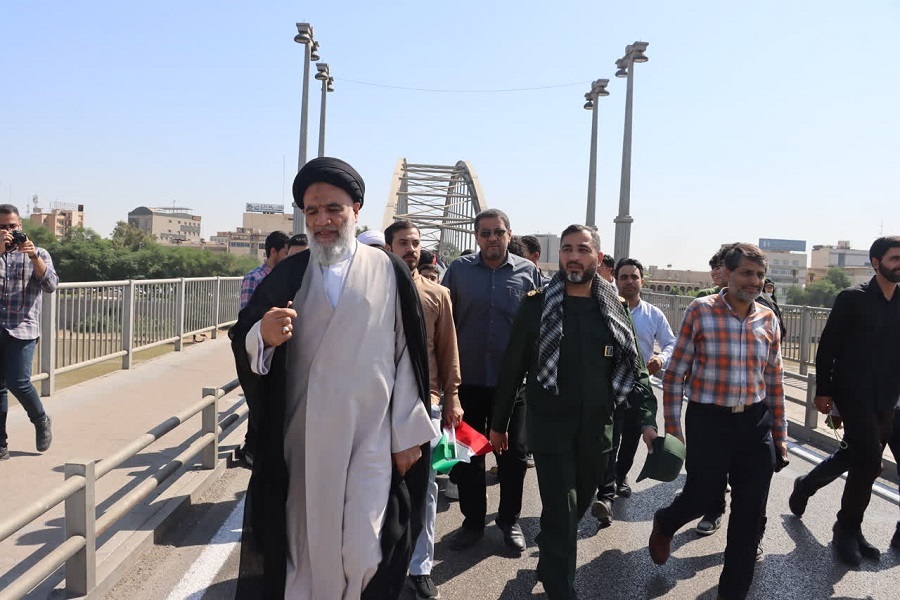 حضور امام جمعه اهواز در تجمع اعتراضی مردم اهواز