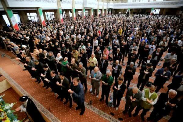 اقامه نماز عید سعید فطر در گرگان + عکس