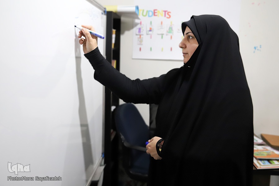 فرشته دیانتفر، معلم قرآن فرشته دیانتفر، معلم قرآن