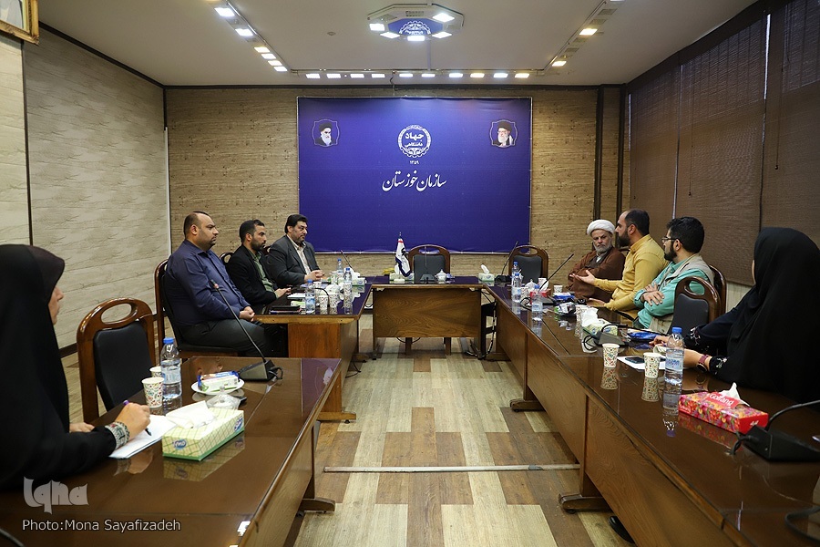 نشست «هنرمندان و تبیین شخصیت امام»