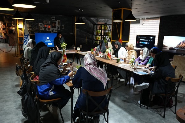 نشست هنرمندان نوجوان دختر خوزستانی