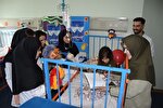 مربیان کانون پرورش فکری خرم‌آباد به عیادت کودکان بیمار رفتند + عکس