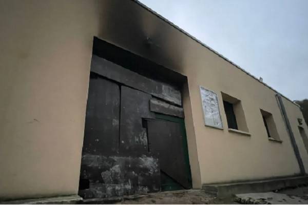 آغاز تحقیقات پلیس فرانسه درباره حمله‌ نژادپرستانه به مسجد «السنه»