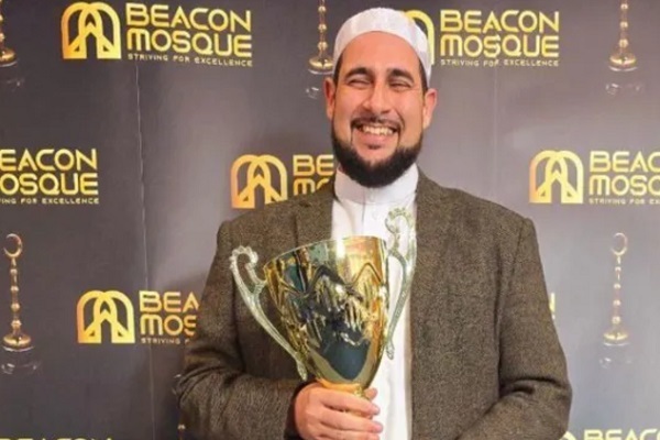 تقدیر از رفتار انسان‌دوستانه فعال مسلمان مسجد لیورپول