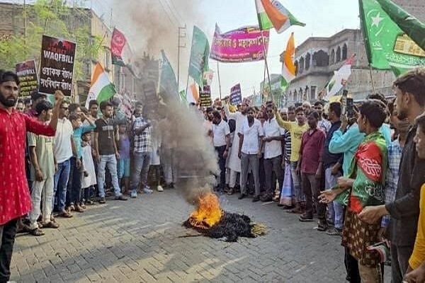 دستگیری ده‌ها مسلمان هندی به دلیل اعتراض به اصلاح قانون وقف