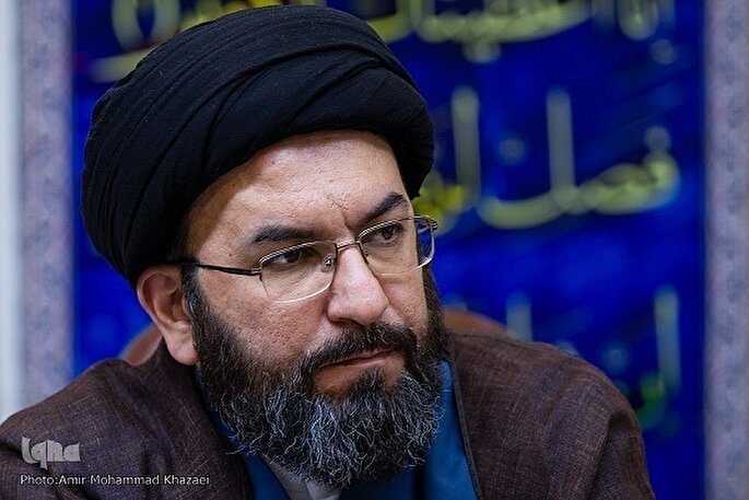 مدیران، الگوی اقامه نماز در ادارات باشند