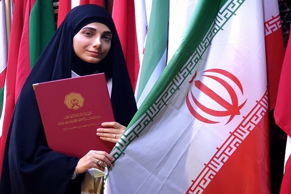 سوگند رفیع‌زاده رتبه پنجم مسابقات قرآن اردن را دریافت کرد + فیلم