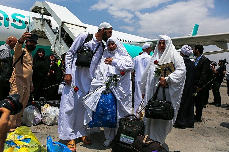 آغاز بازگشت حجاج از سرزمین وحی در مشهد
