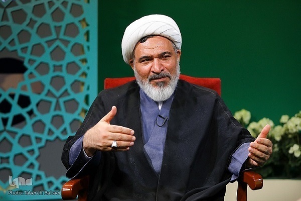 حجت‌الاسلام والمسلمین عبدالکریم بهجت‌پور، مفسر قرآن و عضو هیئت علمی پژوهشگاه فرهنگ و اندیشه اسلام