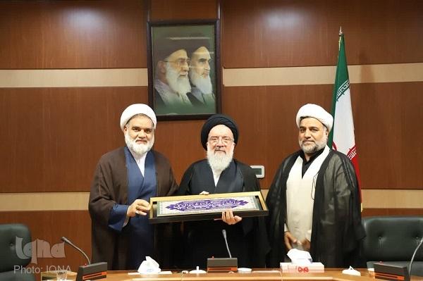 نیرو‌های مسلح به‌واقع از جناح‌بندی‌های سیاسی فاصله دارند