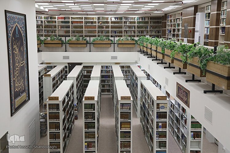 گشتی در کتابخانه علوم حدیث قم