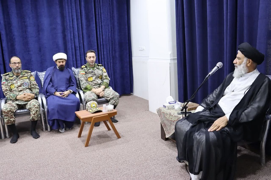 دیدار سعید امیری فرمانده پدافند هوایی جنوب غرب کشور با حجت‌الاسلام موسوی‌فرد امام جمعه اهواز