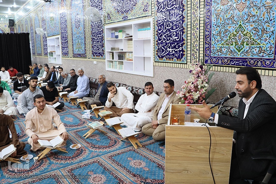 کرسی تلاوت و تفسیر «فاستمع لما یوحی» کرسی تلاوت و تفسیر «فاستمع لما یوحی»