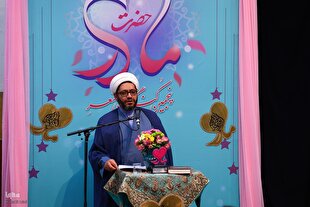 ستایش مادر حرکت در مسیر ایمان و اخلاق است