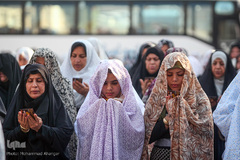 اقامه نماز عید فطر در محله منبع آب اهواز 