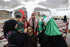 بازیگران برای اجرای تعزیه آماده می‌شوند.