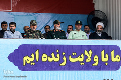از سمت راست: حجت الاسلام رستگارپناه، مسئول نمایندگی ولی فقیه در سپاه حضرت ولیعصر(عج) خوزستان، سردار عباس‌زاده، فرمانده ناجا خوزستان، سردا خادم سیدالشهدا