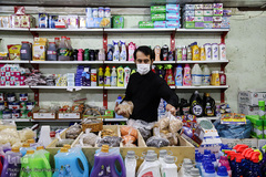 مؤسسه آقای چراغ‌پور مستقل و مردم‌نهاد است. از این رو او سوپرمارکتی را برای تأمین درآمد فعالیت‌های مؤسسه راه‌اندازی کرده است. او به صورت آنلاین خدمات فروش را ارائه می‌دهد تا در این شرایط مردم کمتر مجبور به خارج شدن از منزل باشند. 