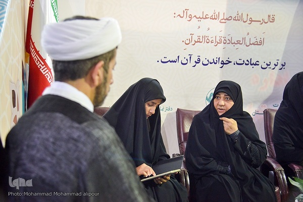 مریم بیک زاده، مسئول امور بانوان و خانواده کانون خادمیاران رضوی خوزستان