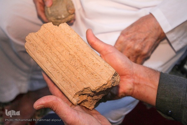 حاج محمدعلی شرف‌الدین، به مدت محدود(یک سال) مسئولیت میراث فرهنگی شوشتر به ایشان بود و با هزینه شخصی به مناطق دور افتاده و اماکن تاریخی و باستانی می‎‌رفت و ضمن سرکشی، تحقیقاتی در این زمینه انجام می‌داد.