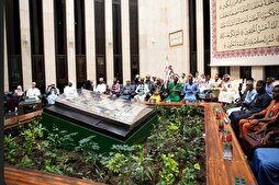 Les participants au Concours du Roi Abdulaziz visitent le Complexe Roi Fahd pour l’impression du Coran