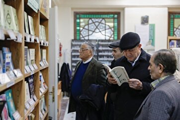 Профессора из Таджикистана посетили Центральную библиотеку Астан Кудс Разави