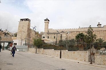 İşgalci İsrail, El Halil'deki İbrahim Camisi'ni Müslümanlara kapattı